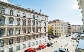 Zeus Design Apartments Schoenbrunn